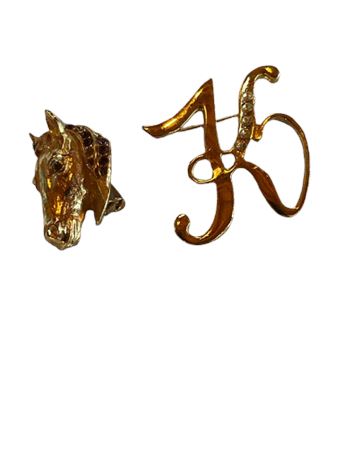 Horse pin and initial brooch lot