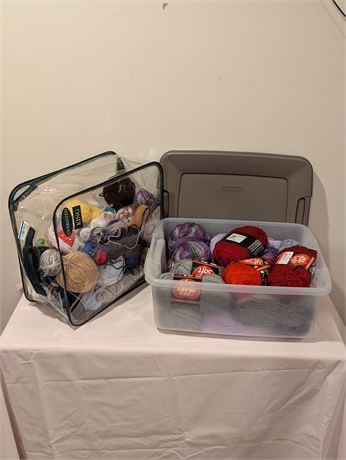 Yarn Lot 1 Bag + 1 Sterilite Container
