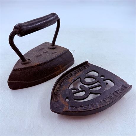 Antique SAD Iron + Trivet - Cast Iron