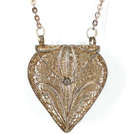 Vintage Filigree Heart Locket Necklace – Intricate Silver-Tone Openwork Design