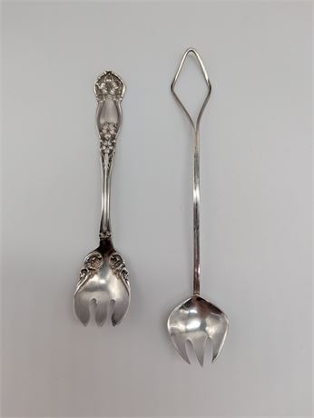 Lot 2 Forks Silver plate 1 - Wm. Rogers & Son + 1 unmarked