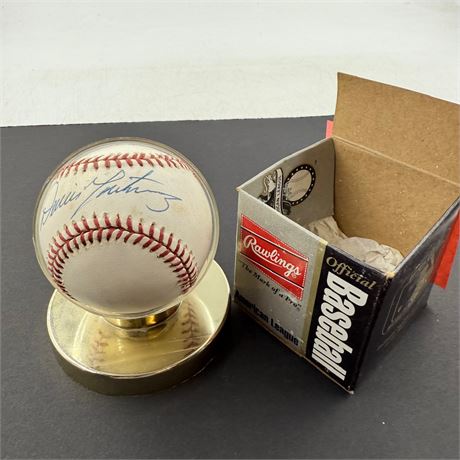 Denny Martinez Signed Baseball
