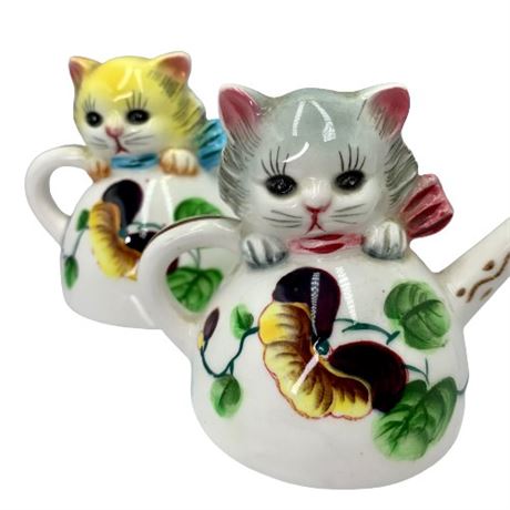 Vintage Kittens in Pansy Teapot Porcelain Souvenir Salt & Pepper Shakers