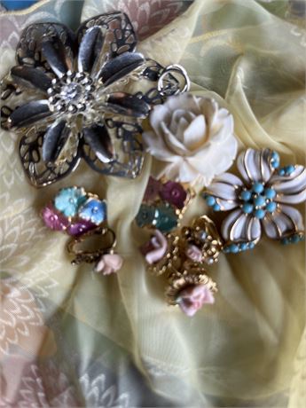 Vintage earrings and pendant lot