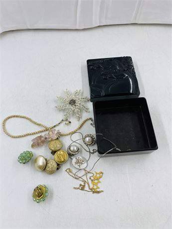 Vtg Bakelite Box + Jewelry