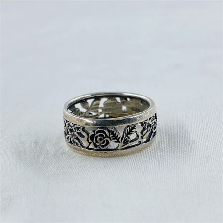3.9g Sterling Ring Size 8