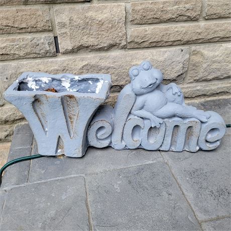 Frog Welcome Sign Planter