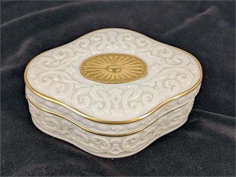 Vintage Lenox Windsor Collection Embossed Trinket Box w/ Lid and 24KT Gold Trim