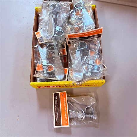 20 Pairs NOS Spoon Pegs