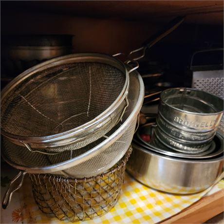 Kitchen Cupboard Cookware Buyout