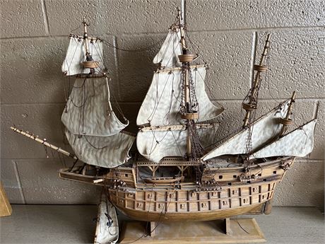 Sovereign of the seas, Vintage wooden worship