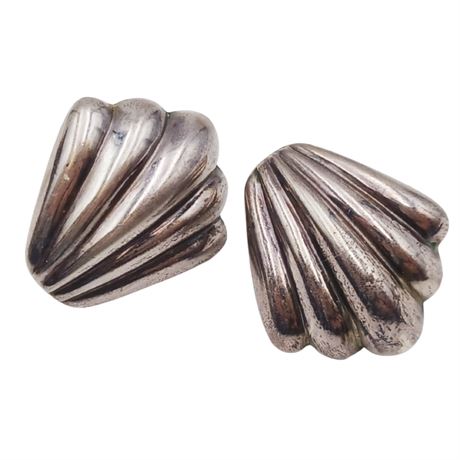 Sterling shell earrings 11.23 G
