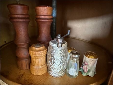 Kitchen Cabinet Salt & Pepper Shakers