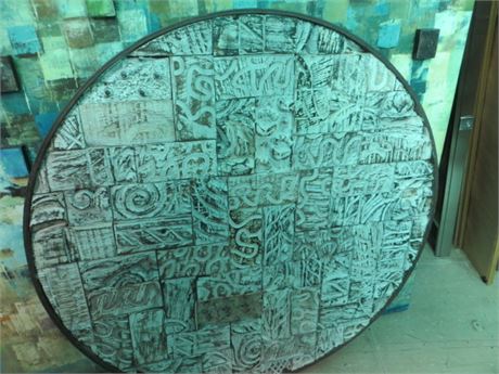 Decorative Round Tile Wall Plaque in Frame Made of Iron