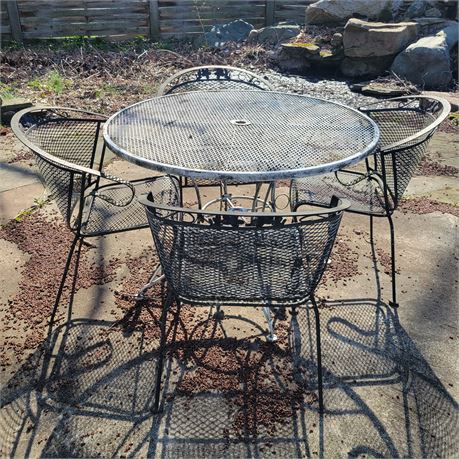 42 in. Mesh Metal Round Outdoor Patio Dining Table & Chairs
