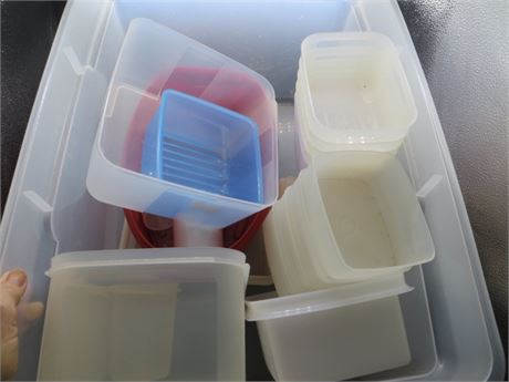 NEW VINTAGE TUPPERWARE TOTE FULL OF MISCELLANEOUS CONTAINERS NO LIDS