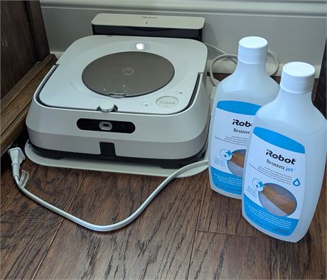iRobot Braava jet Robot mop w/4 bottles cleaner