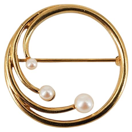 Signed Vintage MONET Faux Pearl Circle Brooch