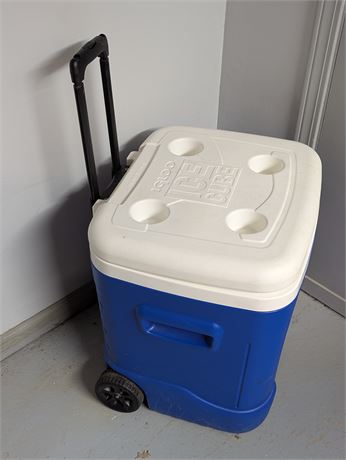 Large Igloo Ice Cube Carrier 18.5" x 17" x 20" T