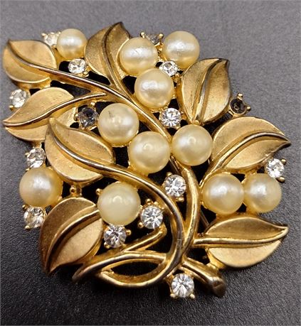 Crown Trifari pearl/rhinestone brooch AS-IS