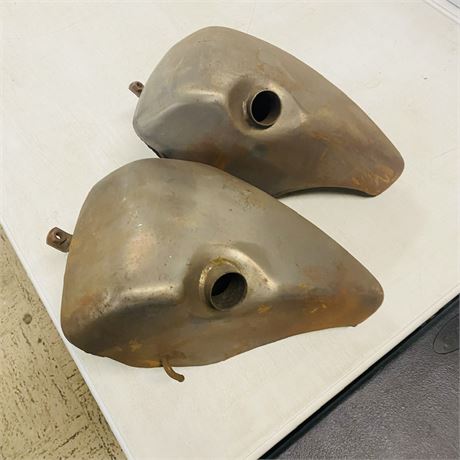 2 NOS Harley Davidson Oil Tanks