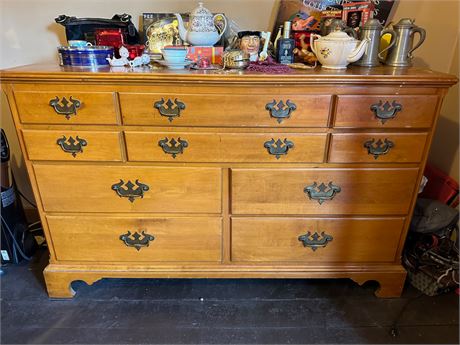 Maple Colonial Style Dresser