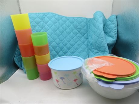 NEW VINTAGE TUPPERWARE TABLE RUNNER W/POCKETS, 4 NAPKINS, SUMMER SET