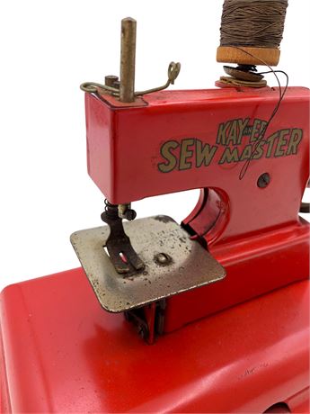Vintage KayanEE  Sew Master Child Size Tin Sewing Machine