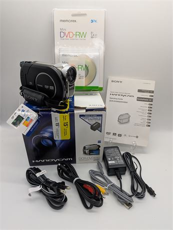 New Sony Handycam DCR-DVD 650 w/New Pack DVD/RW Discs